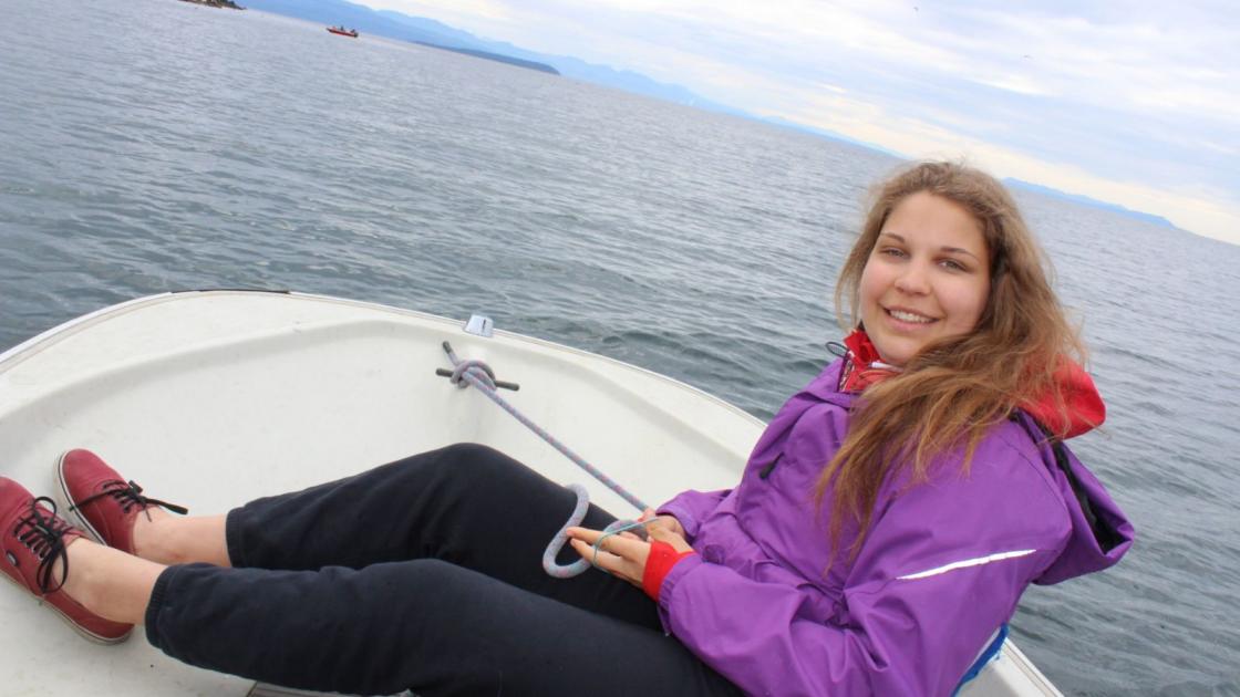 Foto de estudante de intercâmbio high school no estrangeiro a praticar vela no Canadá Foto de estudante de intercâmbio high school no estrangeiro a praticar vela no Canadá