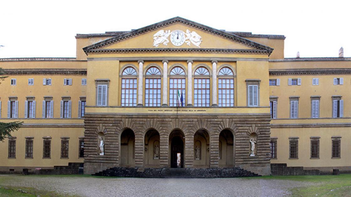 Foto de escola privada High School em Florença, onde estudam estudantes de intercâmbio em Itália Foto de escola privada High School em Florença, onde estudam estudantes de intercâmbio em Itália