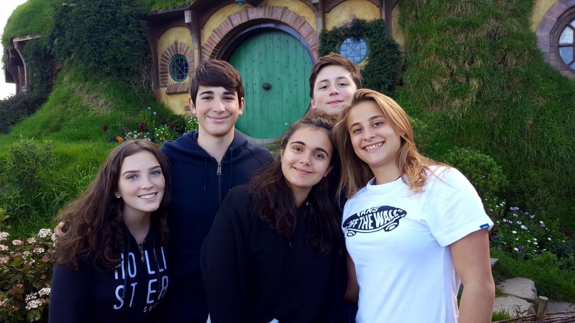 Foto de estudantes de intercâmbio em excursão cultural pela Nova Zelândia Foto de estudantes de intercâmbio em excursão cultural pela Nova Zelândia