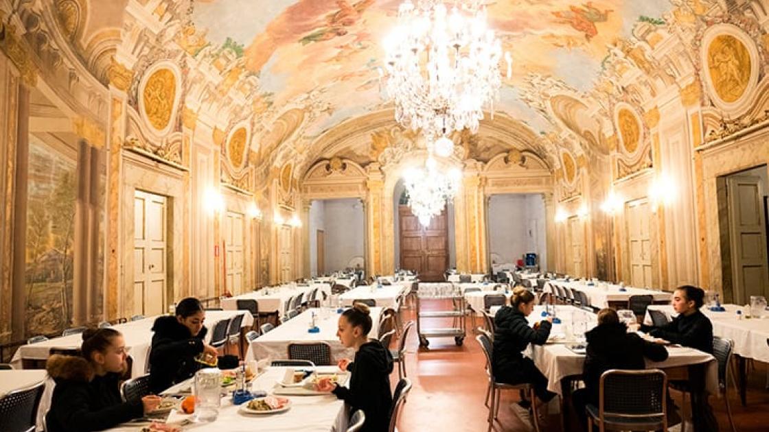 Foto de estudantes a estudar no estrangeiro em colégio com internato para raparigas em Florença, Itália