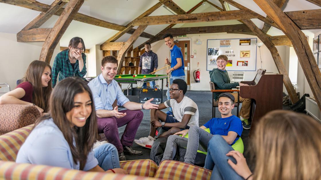 Foto de estudantes estrangeiros em residência de escola privada em Espanha