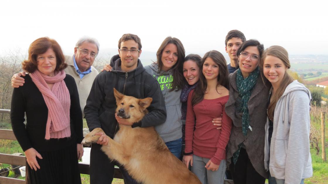 Foto de uma família anfitriã espanhola de um estudante internacional de intercâmbio em Espanha Foto de uma família anfitriã espanhola de um estudante internacional de intercâmbio em Espanha