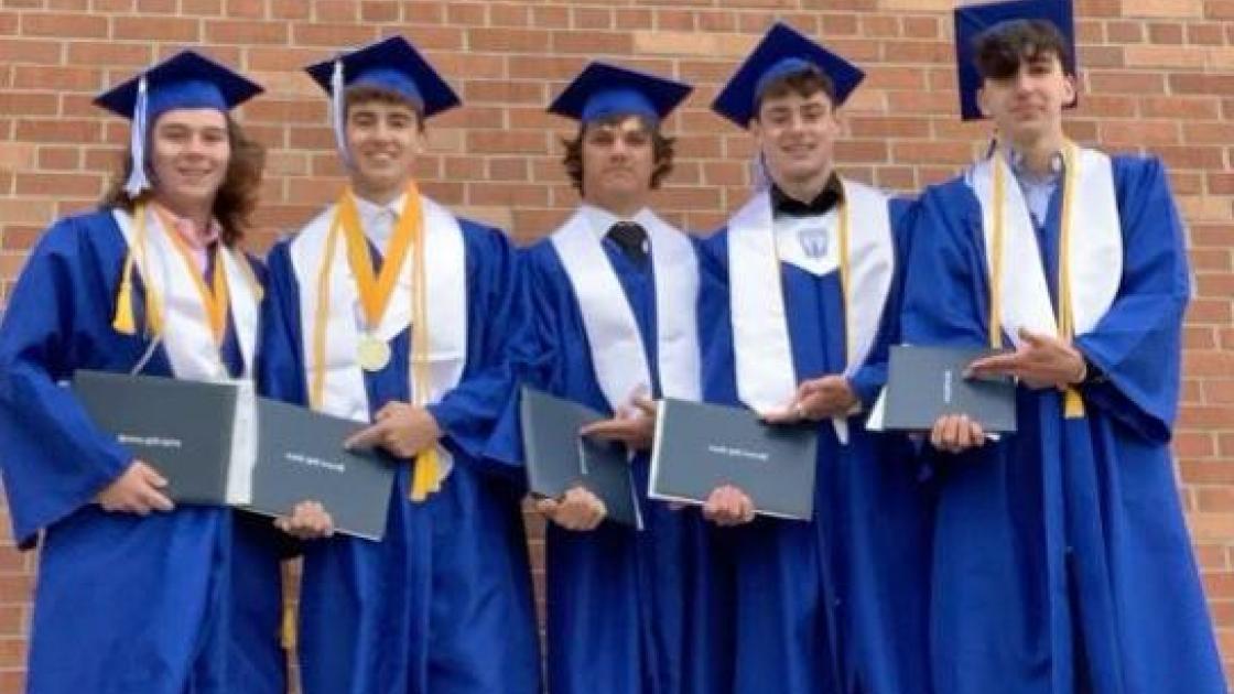Diogo durante a sua graduação nos EUA estudantes na graduação de high school americano